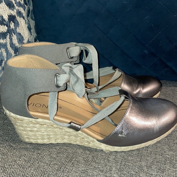 VIONIC Kaitlyn Espadrille Wedges. - Picture 3 of 8